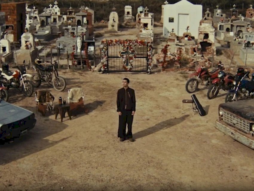 A orillas del Paraná: identidad y reinvención en La Vida Era Más Corta