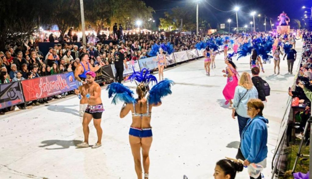 Durante cada jornada habrá carrozas, comparsas, presentación de aspirantes, elección de la nueva corte, corso infantil y carnaval en movimiento.