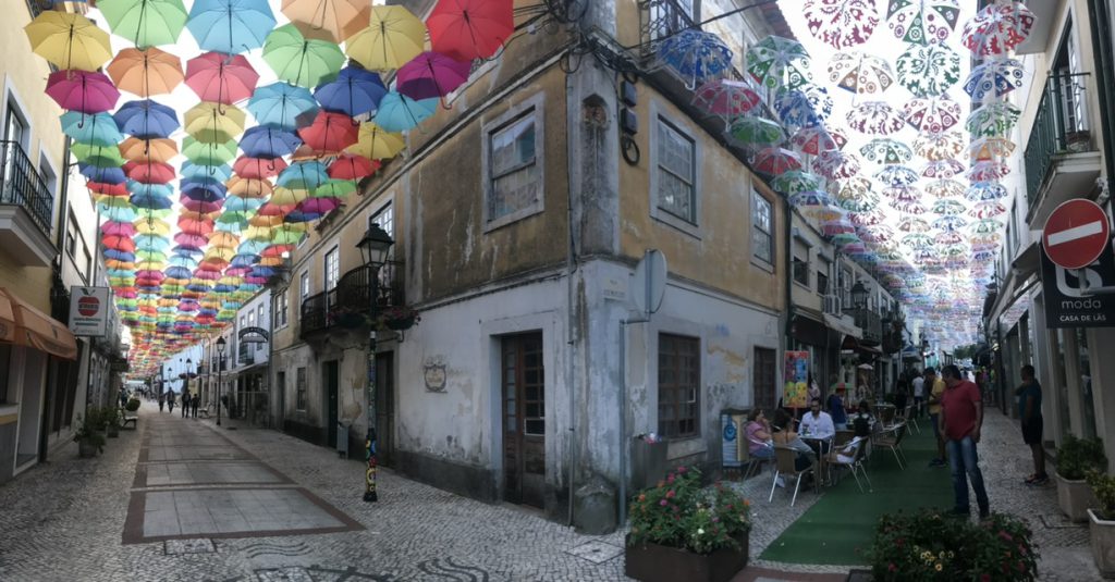Águeda y el tan copiado camino de los paraguas.