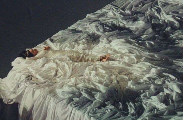 ¿Iluminación o estrategia estética? La nueva era espiritual de Rosalía