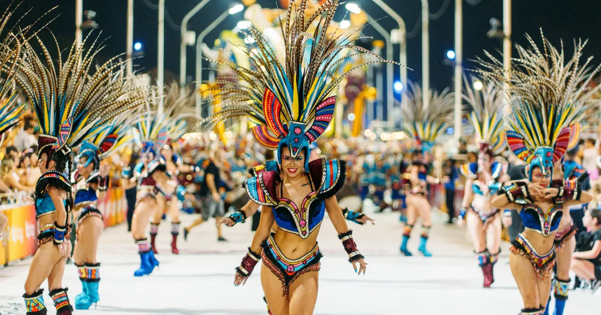 El Carnaval del País 2026: una arquitectura de plumas que revoluciona el Litoral