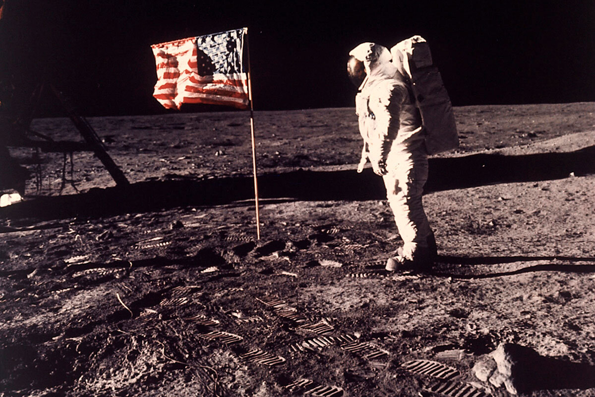 Mil cartas y un alunizaje: el argentino que convirtió un paso en la Luna en el Día del Amigo