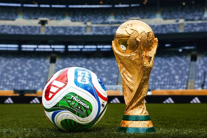 ¿Cuánto se puede rediseñar una pelota sin cambiar el fútbol?